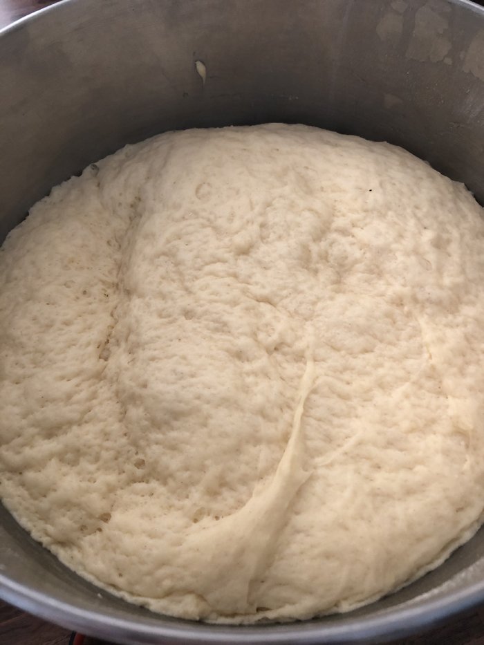 Glücksschweinchen aus Hefeteig - Gefüllt mit Haselnuss-Marzipan