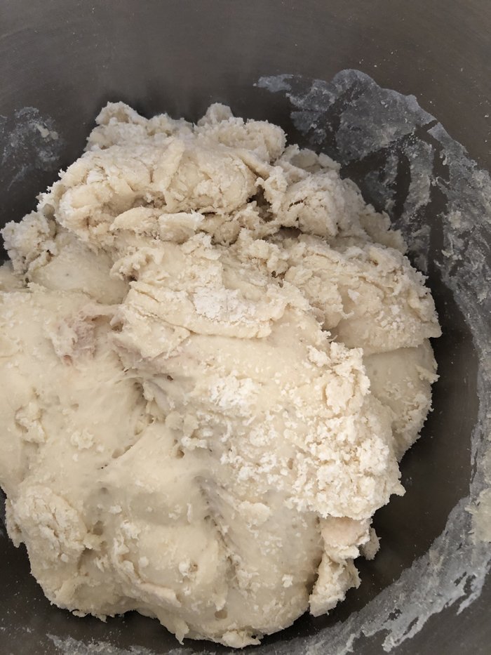 Glücksschweinchen aus Hefeteig - Gefüllt mit Haselnuss-Marzipan