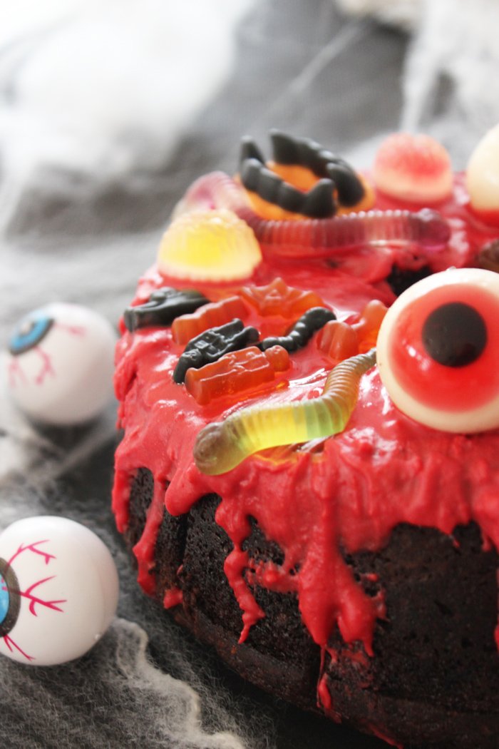 Mega leckerer Halloween-Schokokuchen mit Zucchini