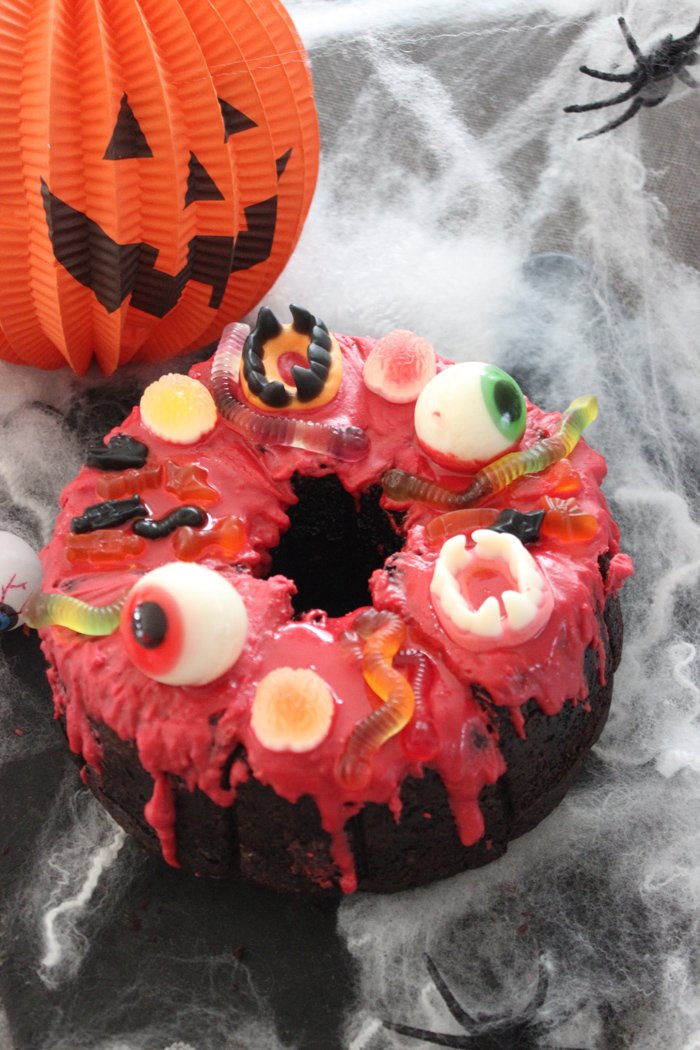Mega leckerer Halloween-Schokokuchen mit Zucchini