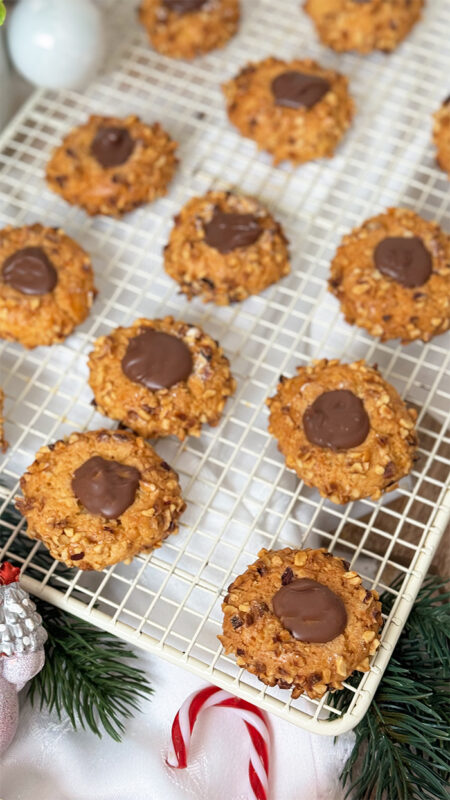 Haselnussplätzchen mit Schokolade: Zart, nussig und perfekt für die ... Haselnussplätzchen mit Schokolade: Zart, nussig und perfekt für die ...