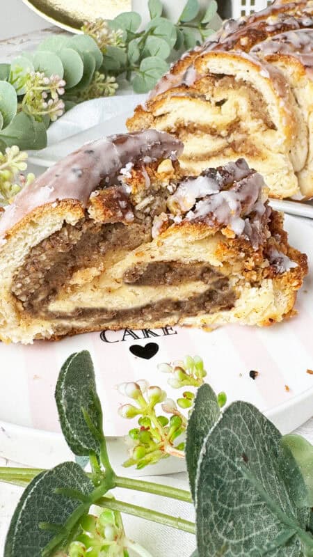 Der beste Hefe-Nusszopf nach Omas Geheimrezept: 4 einfache Tricks Der beste Hefe-Nusszopf nach Omas Geheimrezept: 4 einfache Tricks