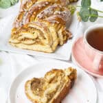 Saftiger Hefe-Nusszopf nach Omas Geheimrezept