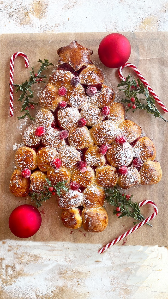 Hefe-Tannenbaum mit Kirschfüllung