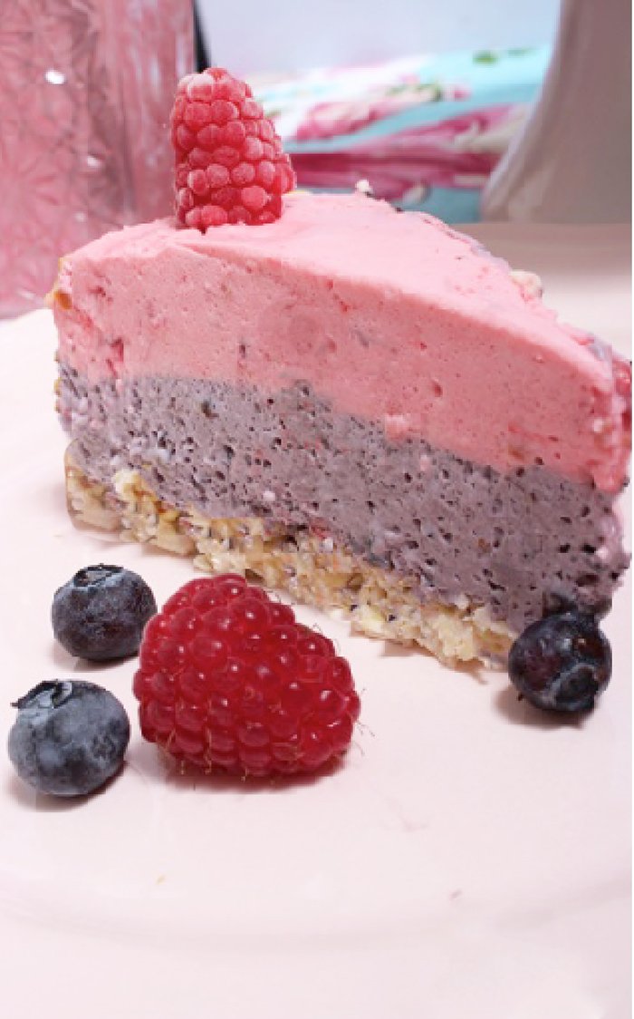 Himbeer-Heidelbeere-Joghurttorte mit Popcornboden | No Bake Cake