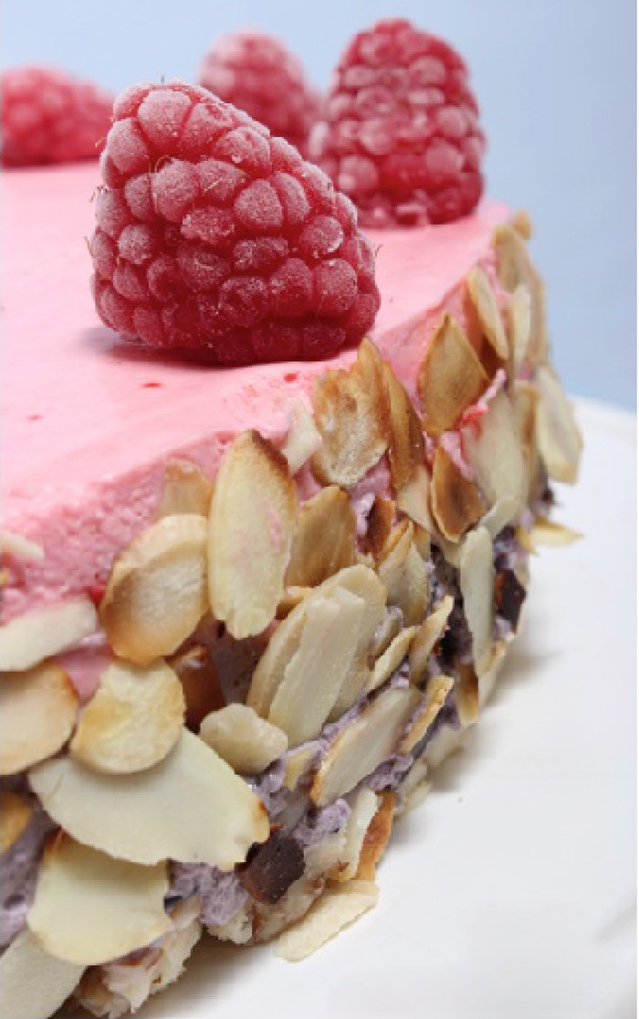 Himbeer-Heidelbeere-Joghurttorte mit Popcornboden | No Bake Cake