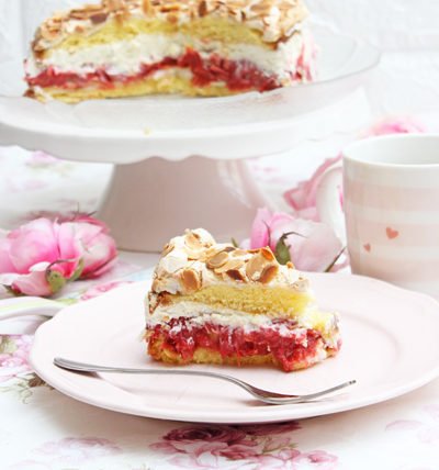 Erdbeer-Zitronen-Drip Cake mit Macarons