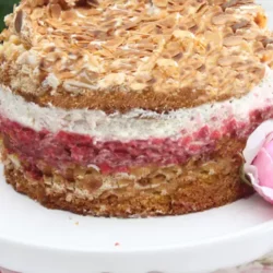 Mega leckere Himmelstorte mit Erdbeeren und Himbeeren 2