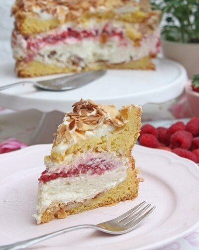 IMG Himmelstorte mit Erdbeeren Himbeeren TL
