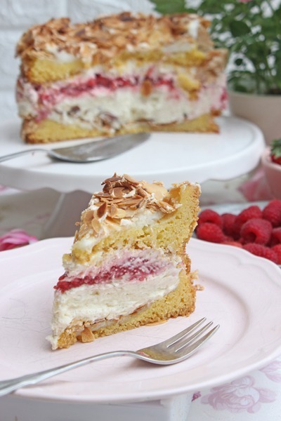 IMG Himmelstorte mit Erdbeeren Himbeeren TL