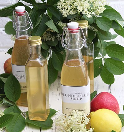 IMG Holunderblütensirup mit Zitrone Vanille Apfelsaft Titelb