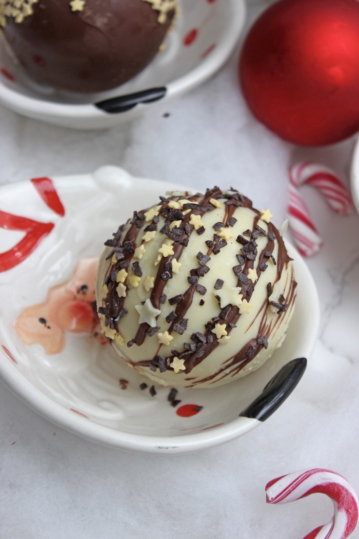 Hot chocolate bombs rezept - heiße gefüllte schokoladenkugeln