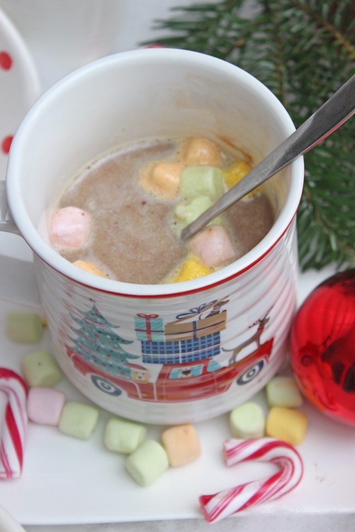 Hot chocolate bombs rezept - heiße gefüllte schokoladenkugeln