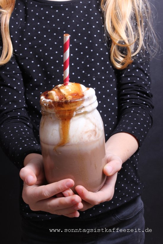 Lebkuchen-Sirup Rezept mit heißer Schokolade