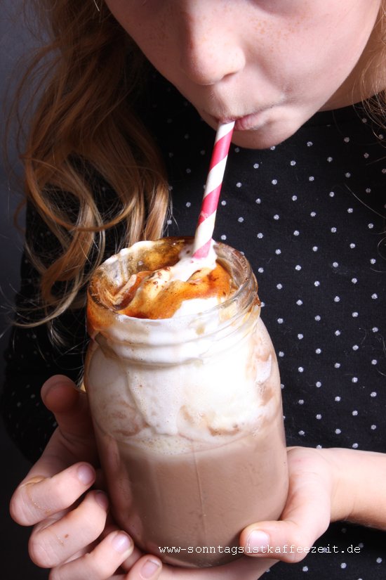 Lebkuchen-Sirup Rezept mit heißer Schokolade