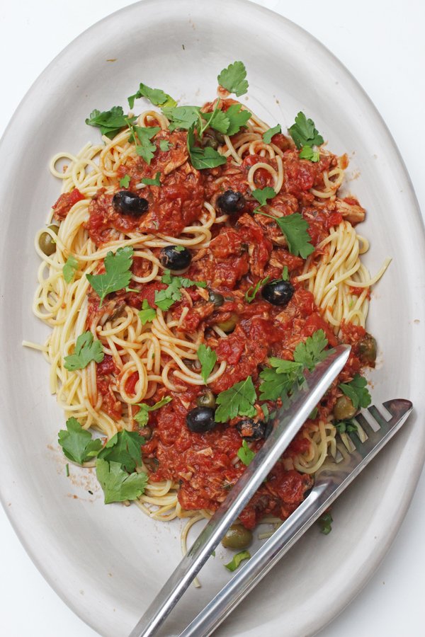 Spaghetti alla Puttanesca, Fenchel-Radieschen-Salat, Knoblauchbrot & Schokoladencreme alla Jamie Oliver 30 Minuten
