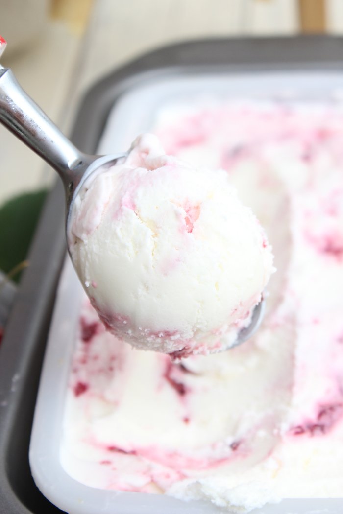 Joghurt-holunder eis mit kirschen selber machen