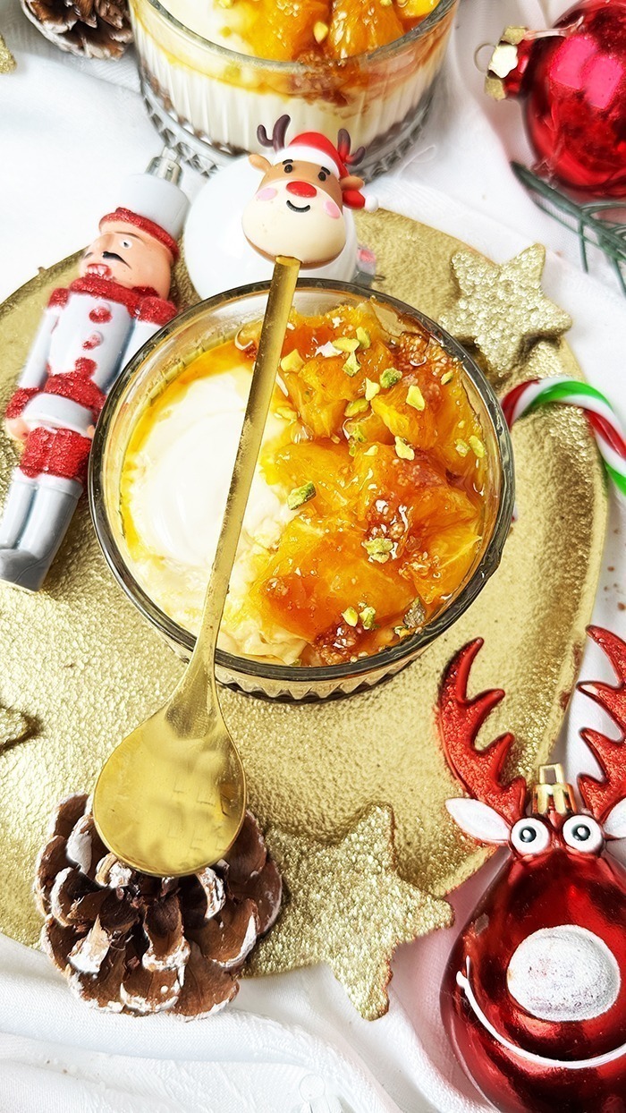 Joghurt-Orangen-Creme mit Lebkuchen Dessert im Glas
