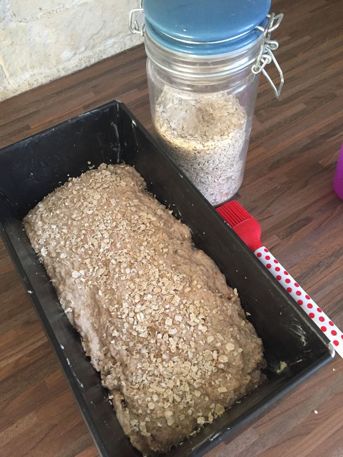 Dinkel-Haferflocken Brot & Herzhafter Kürbis-Feta-Walnuss-Aufstrich Dinkel-Haferflocken Brot & Herzhafter Kürbis-Feta-Walnuss-Aufstrich