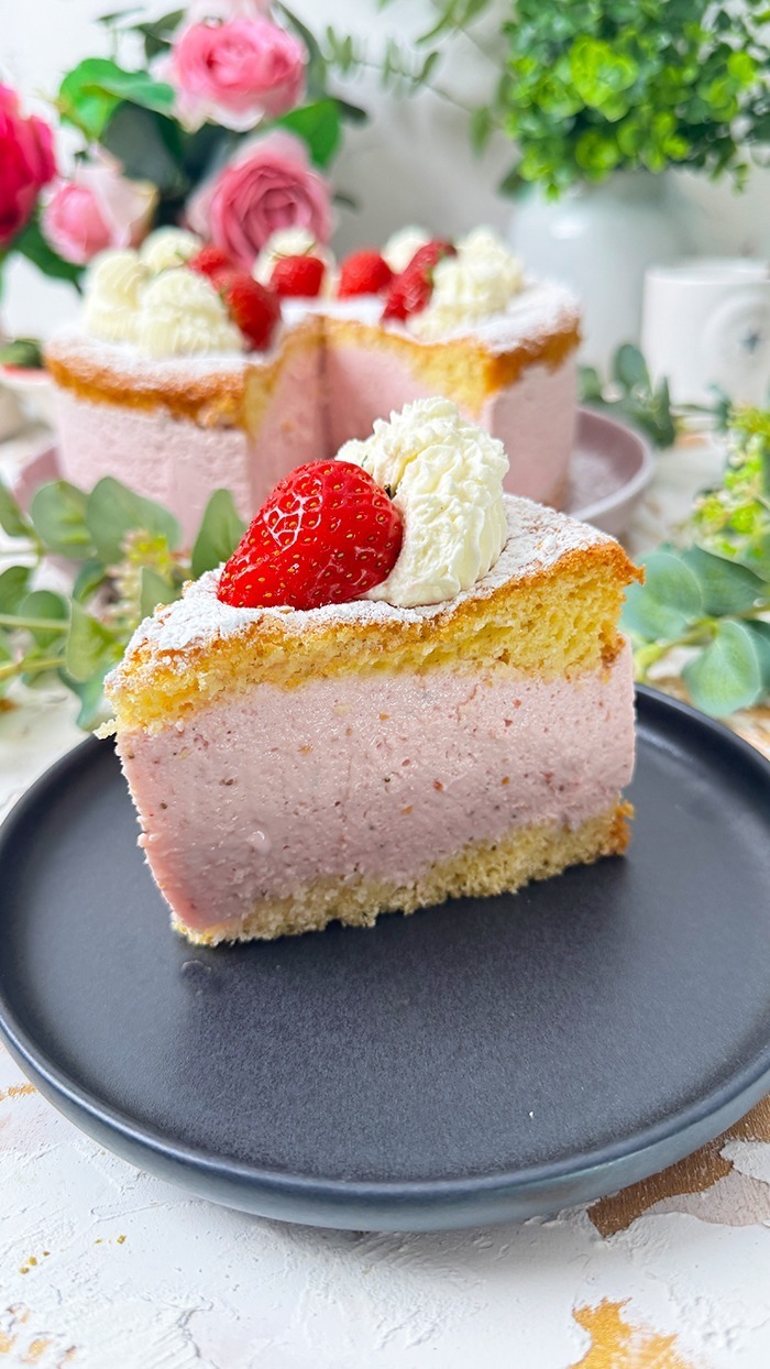 Käse-Sahne-Torte mit Erdbeeren Rezept | Cremig &amp; Fruchtig