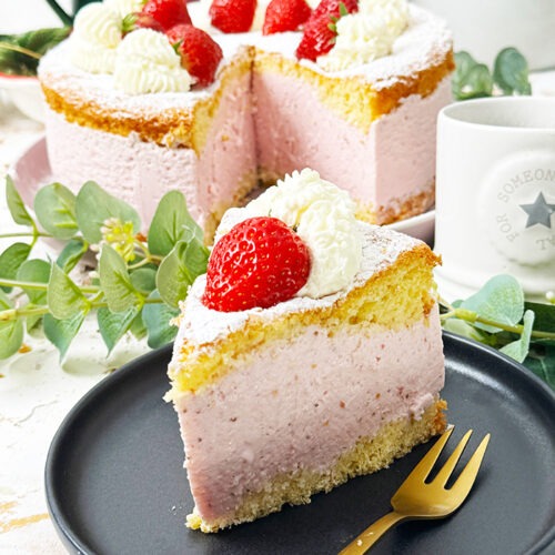 IMG Kaese Sahne Torte mit Erdbeeren Rezept