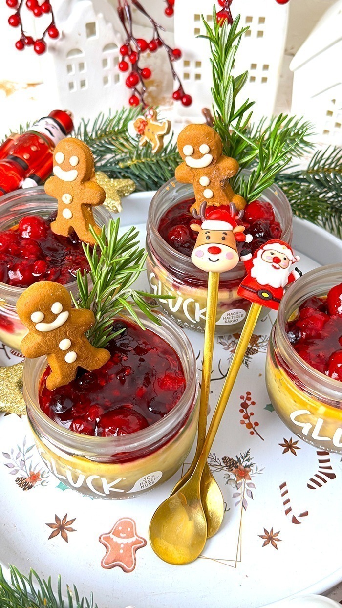Käsekuchen im Glas mit Glühwein-Beeren zu Weihnachten in 20 Minuten