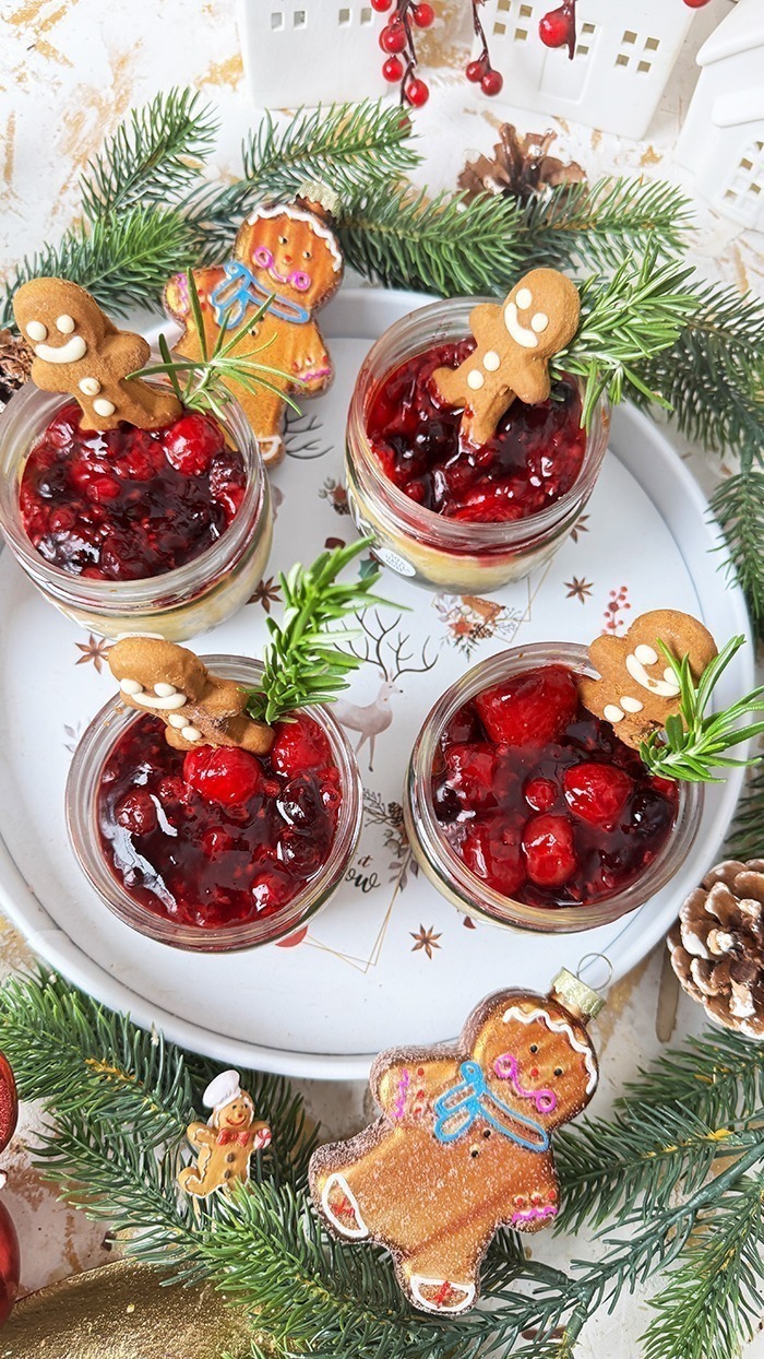 Käsekuchen im Glas mit Glühwein-Beeren zu Weihnachten in 20 Minuten