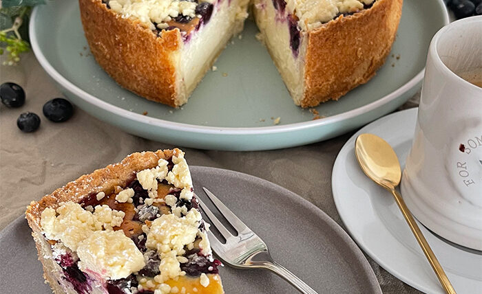 IMG Kaesekuchen mit Heidelbeeren und Streusel Rezept TL