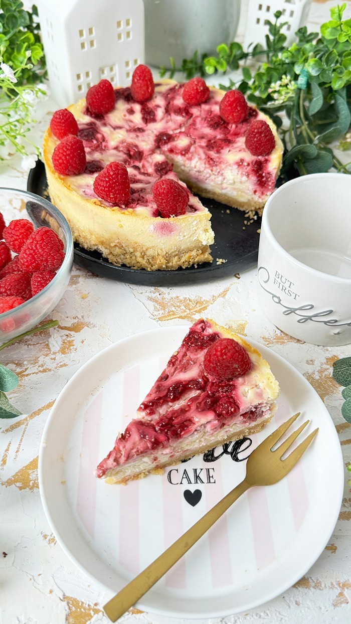 Käsekuchen mit Himbeeren sagenhaft fruchtig und cremig!