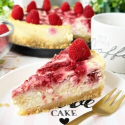 IMG Kaesekuchen mit Himbeeren 03