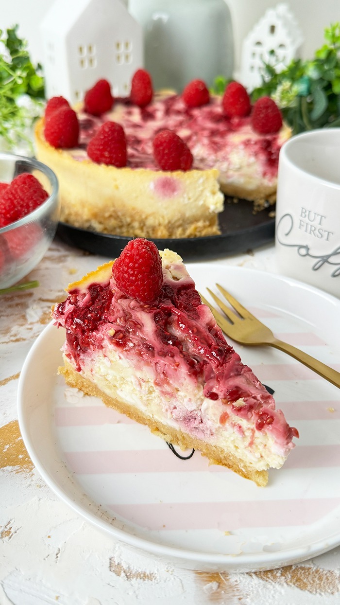 Käsekuchen mit Himbeeren sagenhaft fruchtig und cremig!