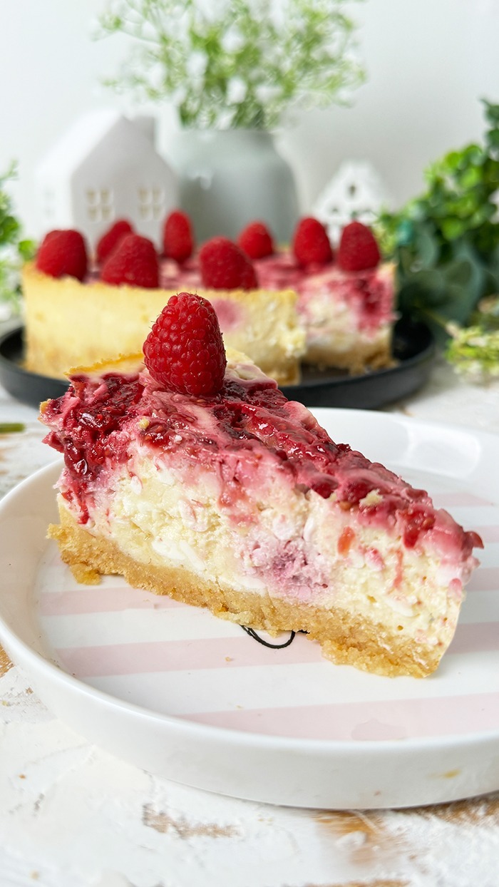 Käsekuchen mit Himbeeren sagenhaft fruchtig und cremig!