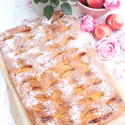 IMG Karamellisierter Nektarinenkuchen mit Rosmarin