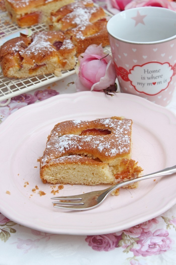 Karamellisierter Nektarinenkuchen mit Rosmarin