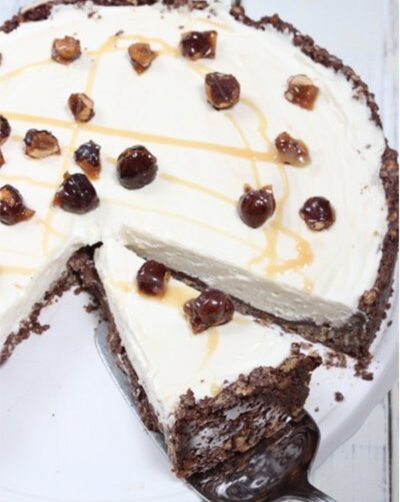 IMG Karamellmoussetorte mit Schoko Knusperboden