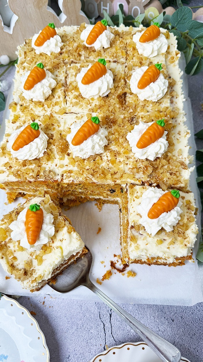 Karottenkuchen mit Mascarpone und Marzipan Deko zu Ostern