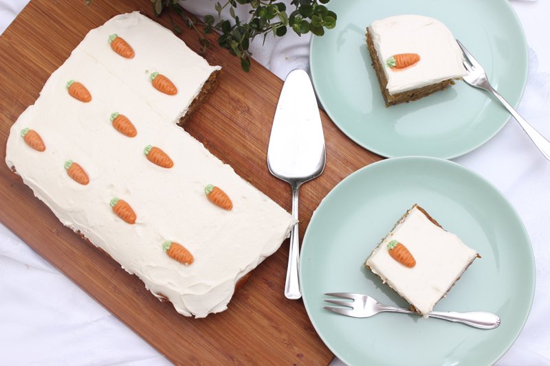 Karottenkuchen mit orangen-frischkäsecreme