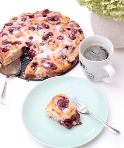 IMG Kirsch Strudelkuchen mit Zitronenguss 8