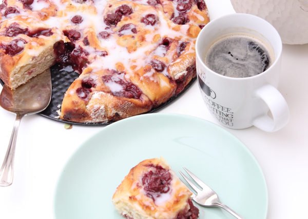 IMG Kirsch Strudelkuchen mit Zitronenguss 8