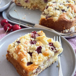 Super saftiger kirschkuchen mit streuseln vom blech