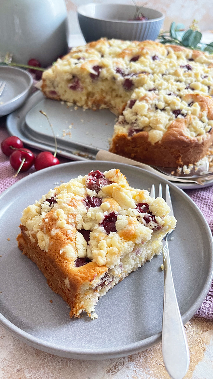 Super saftiger Kirschkuchen mit Streuseln vom Blech