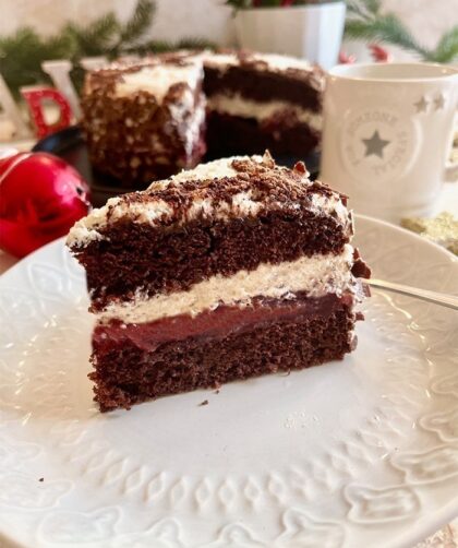 IMG Kirschtorte mit Zimtsahne und Schokoboden Weihnachtstorte 03
