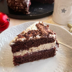 IMG Kirschtorte mit Zimtsahne und Schokoboden Weihnachtstorte 05