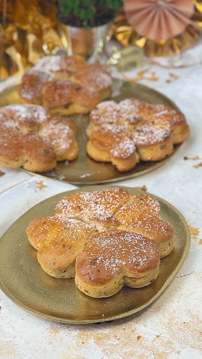 IMG Kleeblaetter aus Hefeteig mit Rosinen 05