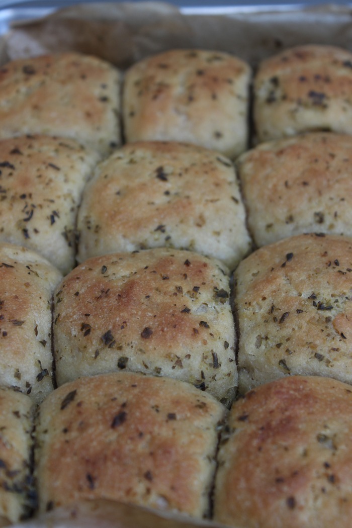 Knoblauch-Kräuterbutter-Brötchen 