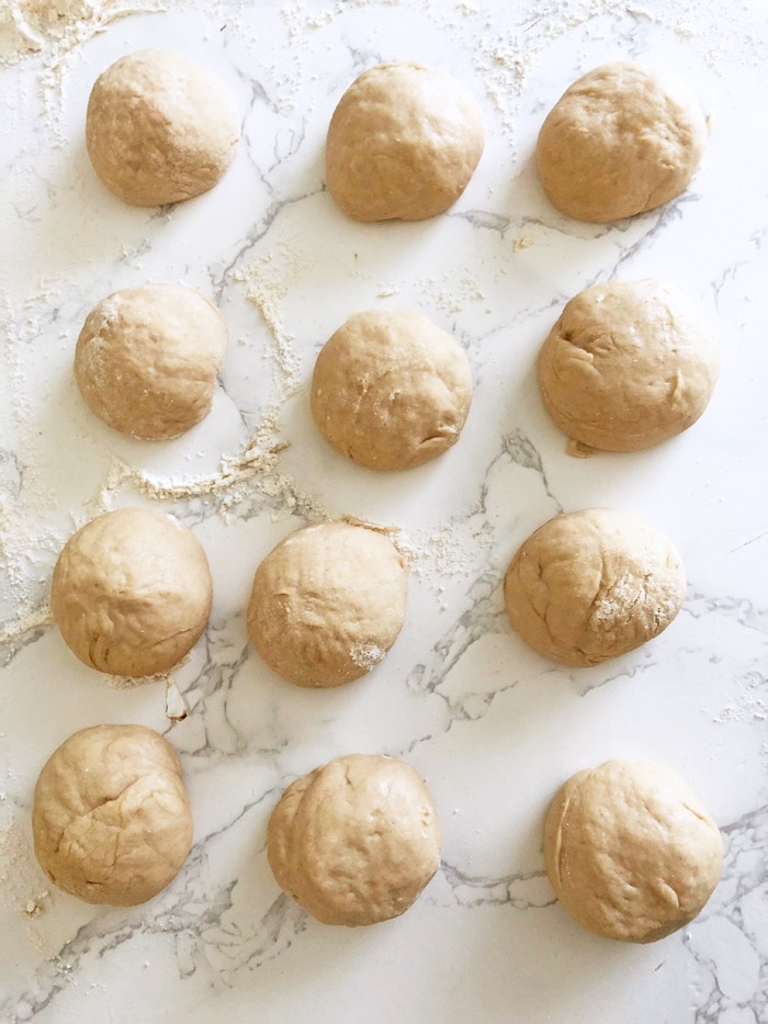 Knoblauch-Kräuterbutter-Brötchen Rezept