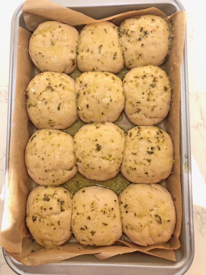 Knoblauch-Kräuterbutter-Brötchen Rezept