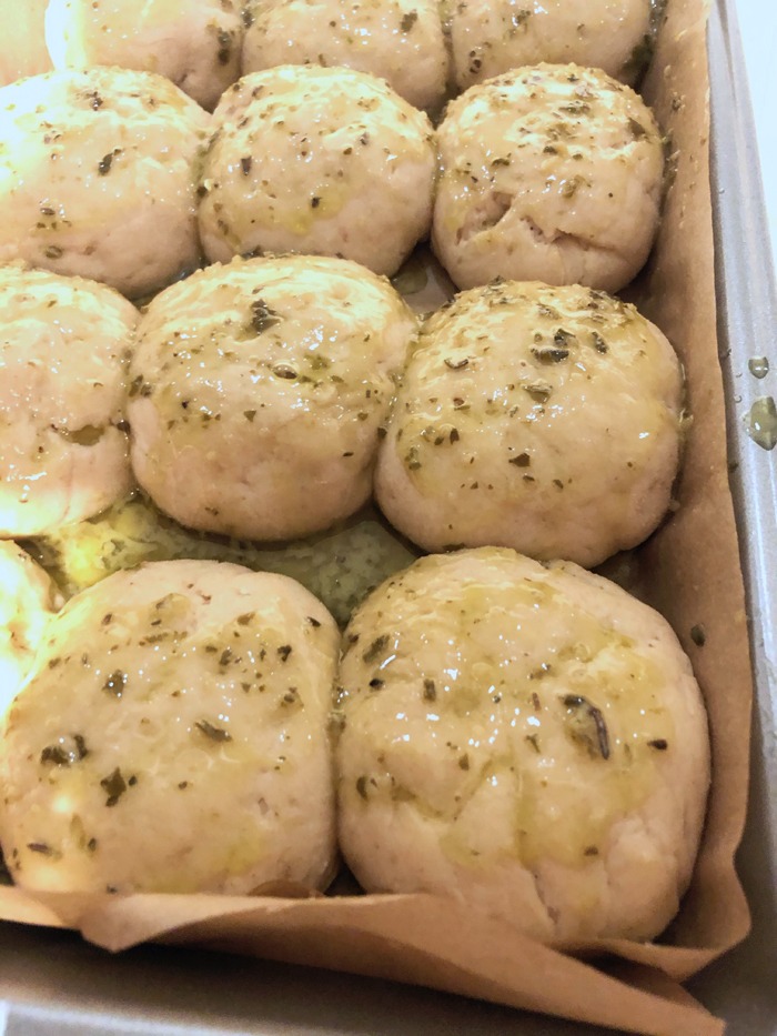 Knoblauch-Kräuterbutter-Brötchen Rezept