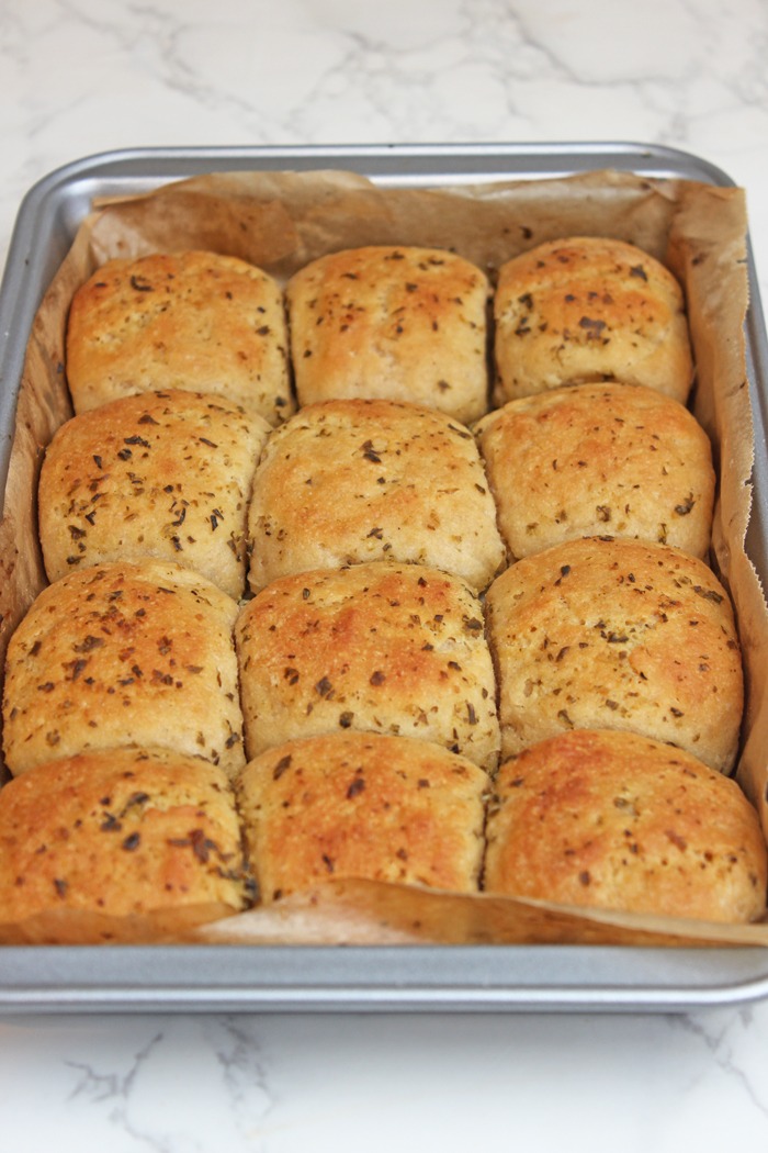 Knoblauch-Kräuterbutter-Brötchen 