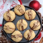 IMG Knusperkugeln mit Maltesers gefuellt Weihnachtsplaetzchen